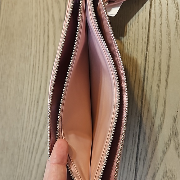 Lululemon Curved Wristlet - Picture 5 of 6